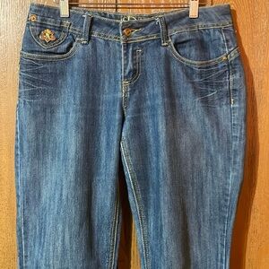 Dereon - Jeans - Embroidered back pockets